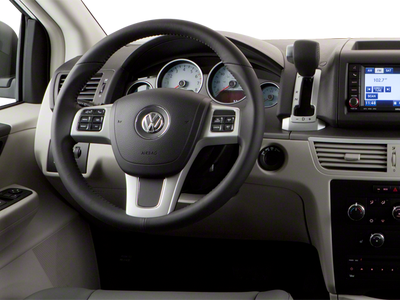 2012 Volkswagen Routan SE