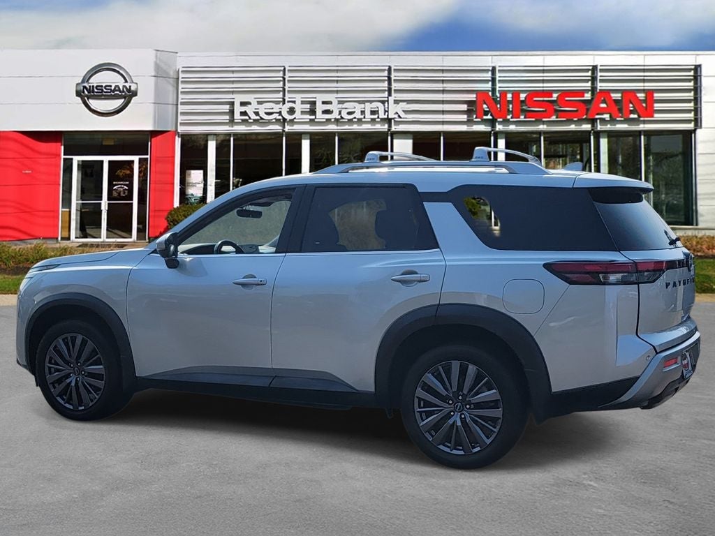 2023 Nissan Pathfinder SL