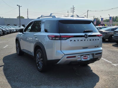 2023 Nissan Pathfinder SL