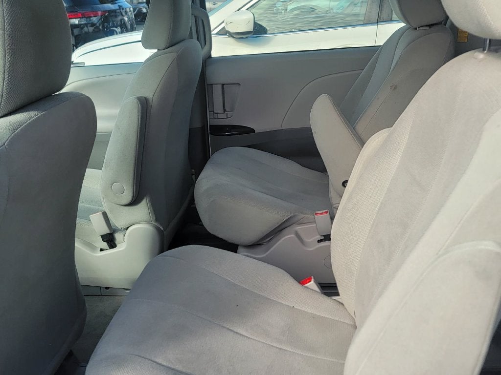 2014 Toyota Sienna L 7 Passenger