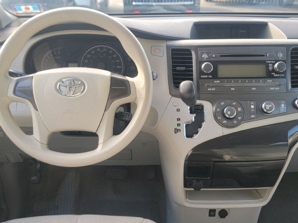 2014 Toyota Sienna L 7 Passenger