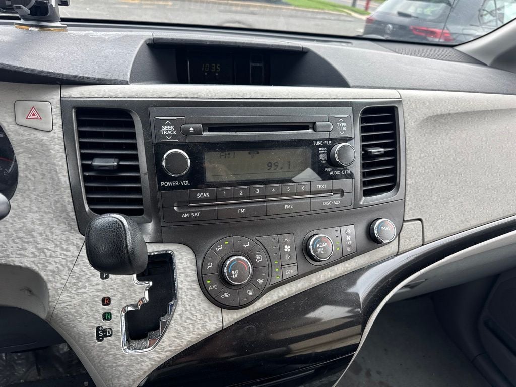 2014 Toyota Sienna L 7 Passenger
