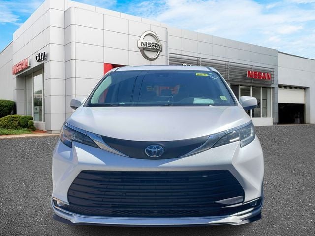 2023 Toyota Sienna XLE 8 Passenger