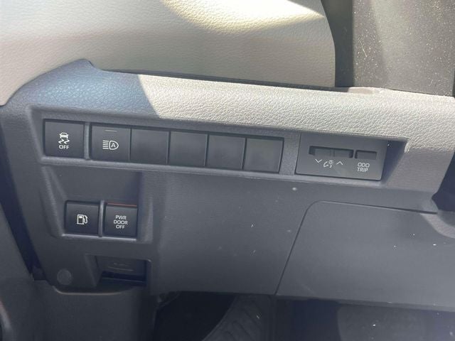 2023 Toyota Sienna XLE 8 Passenger