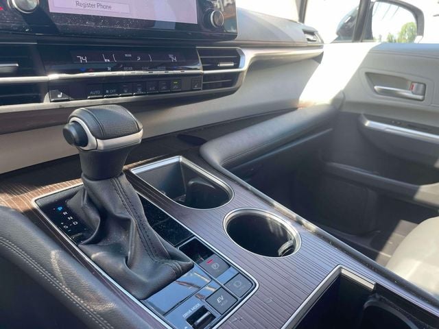 2023 Toyota Sienna XLE 8 Passenger
