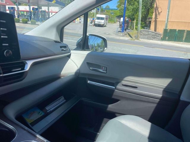 2023 Toyota Sienna XLE 8 Passenger