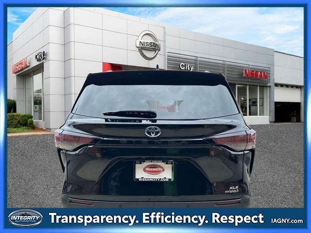 2024 Toyota Sienna XLE 8 Passenger