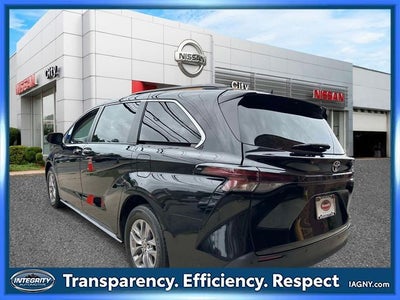 2024 Toyota Sienna XLE 8 Passenger