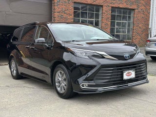 2024 Toyota Sienna XLE 8 Passenger