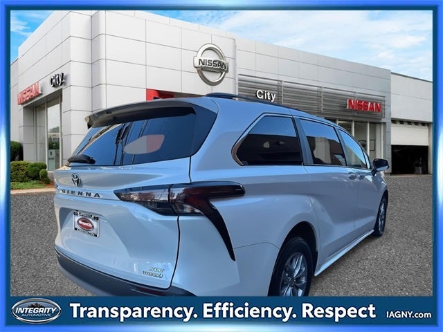 2024 Toyota Sienna XLE 8 Passenger