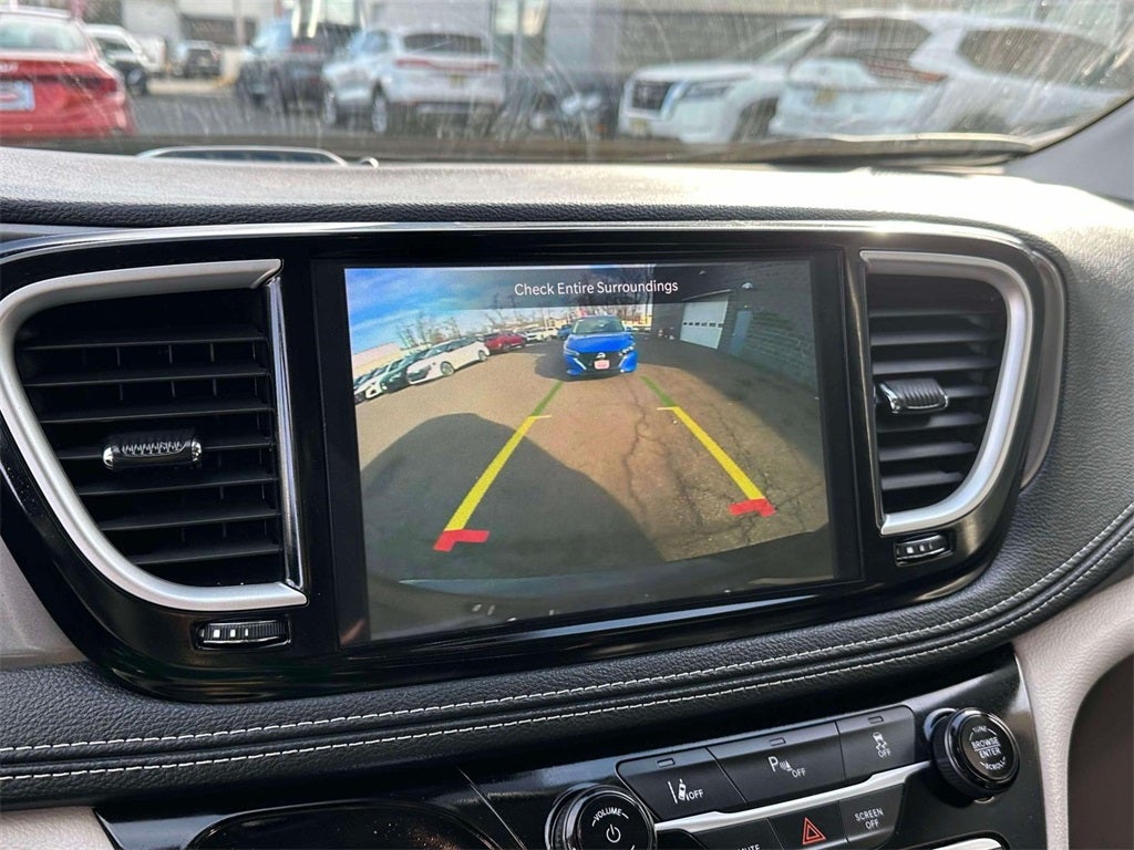 2023 Chrysler Pacifica Hybrid Touring L