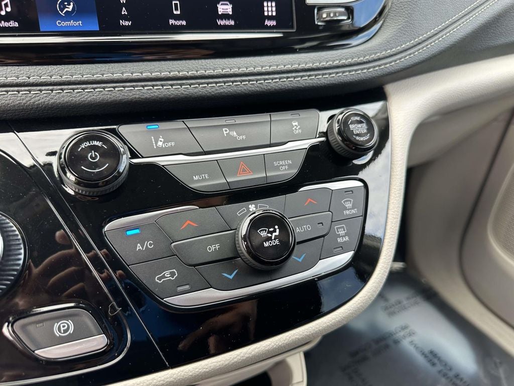 2024 Chrysler Pacifica Hybrid Select