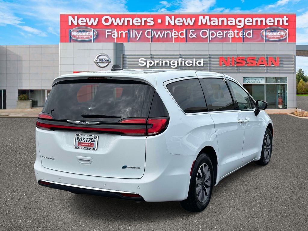2024 Chrysler Pacifica Hybrid Select