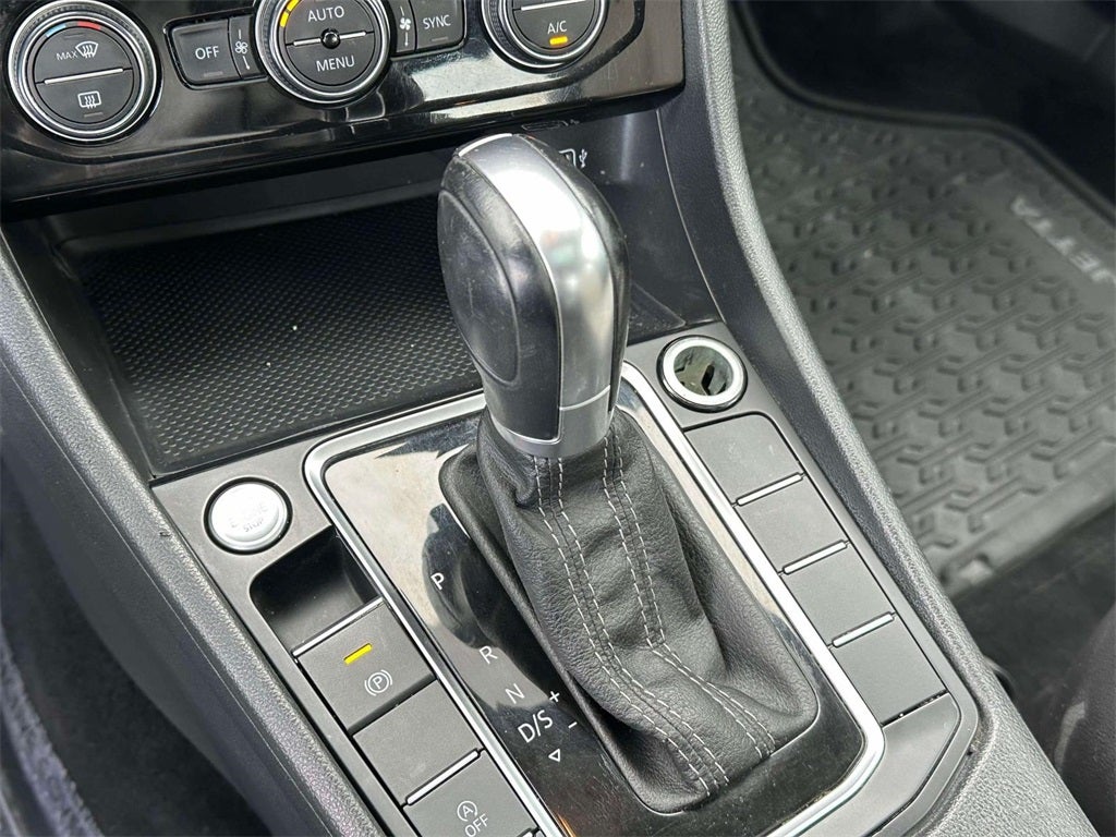 2019 Volkswagen Jetta R-Line