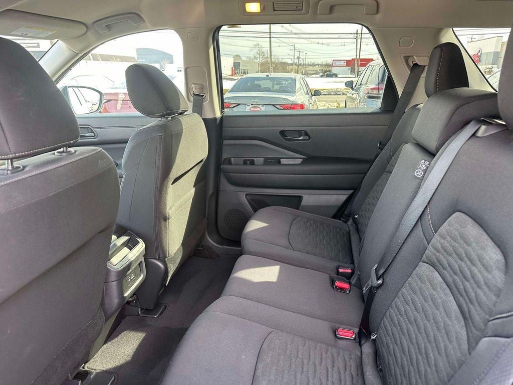 2025 Nissan Pathfinder S