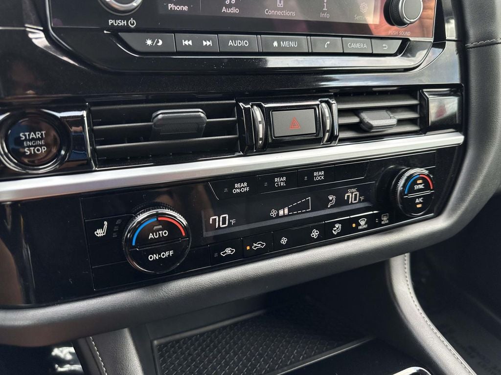 2025 Nissan Pathfinder SV