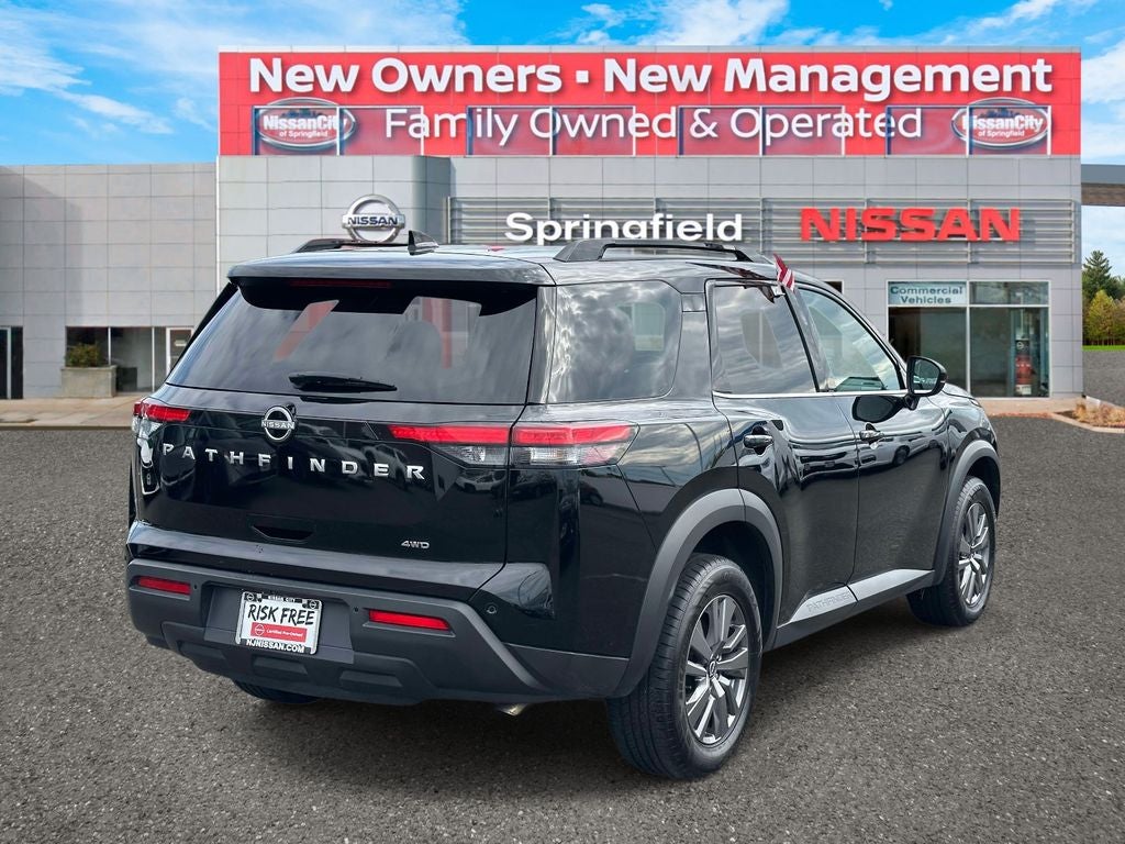 2025 Nissan Pathfinder SV
