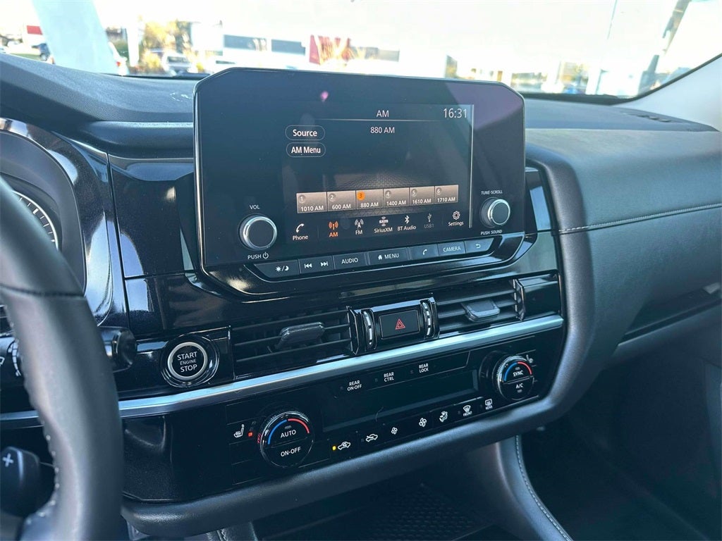 2024 Nissan Pathfinder SV