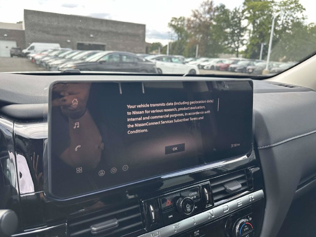 2026 Nissan Pathfinder SV