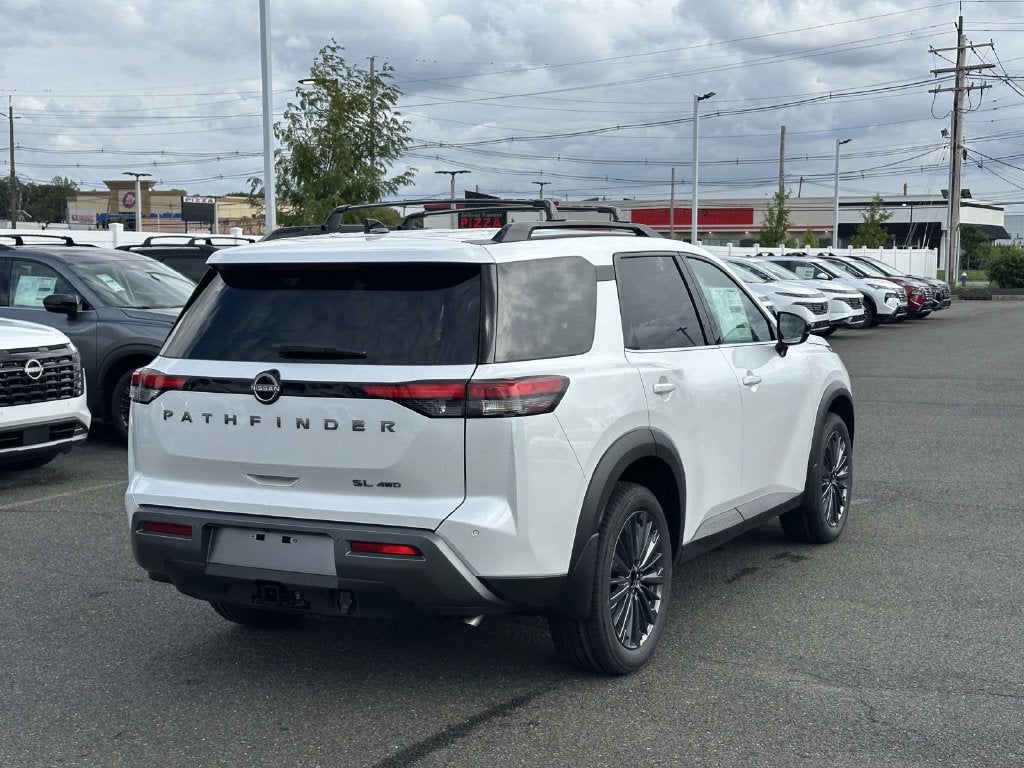 2026 Nissan Pathfinder SL