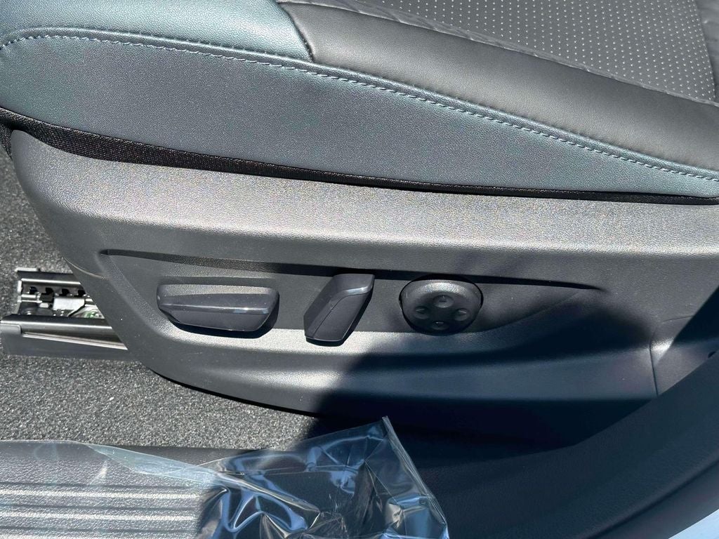 2026 Nissan LEAF Platinum+