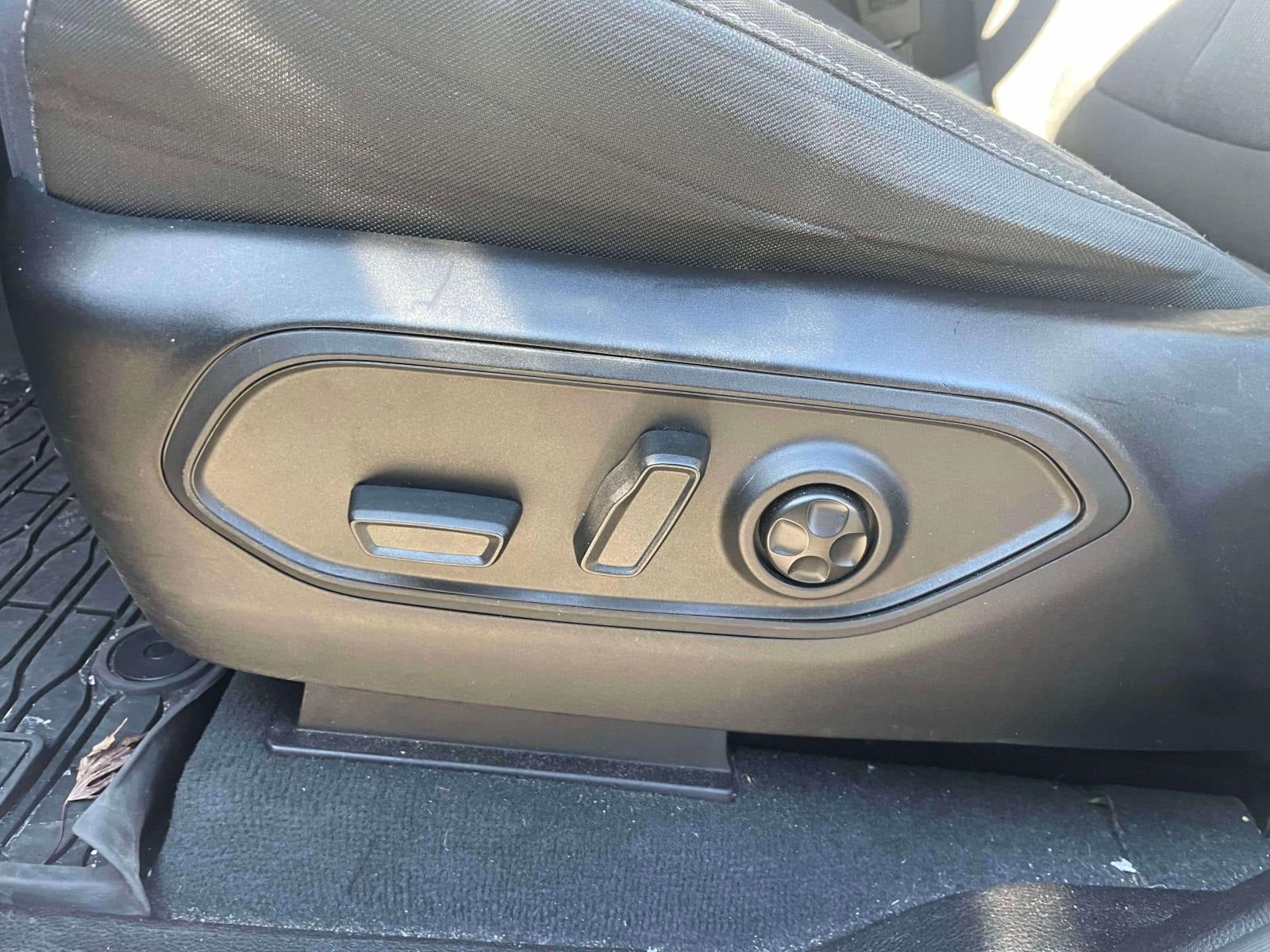 2023 Jeep Grand Cherokee Laredo 4x4