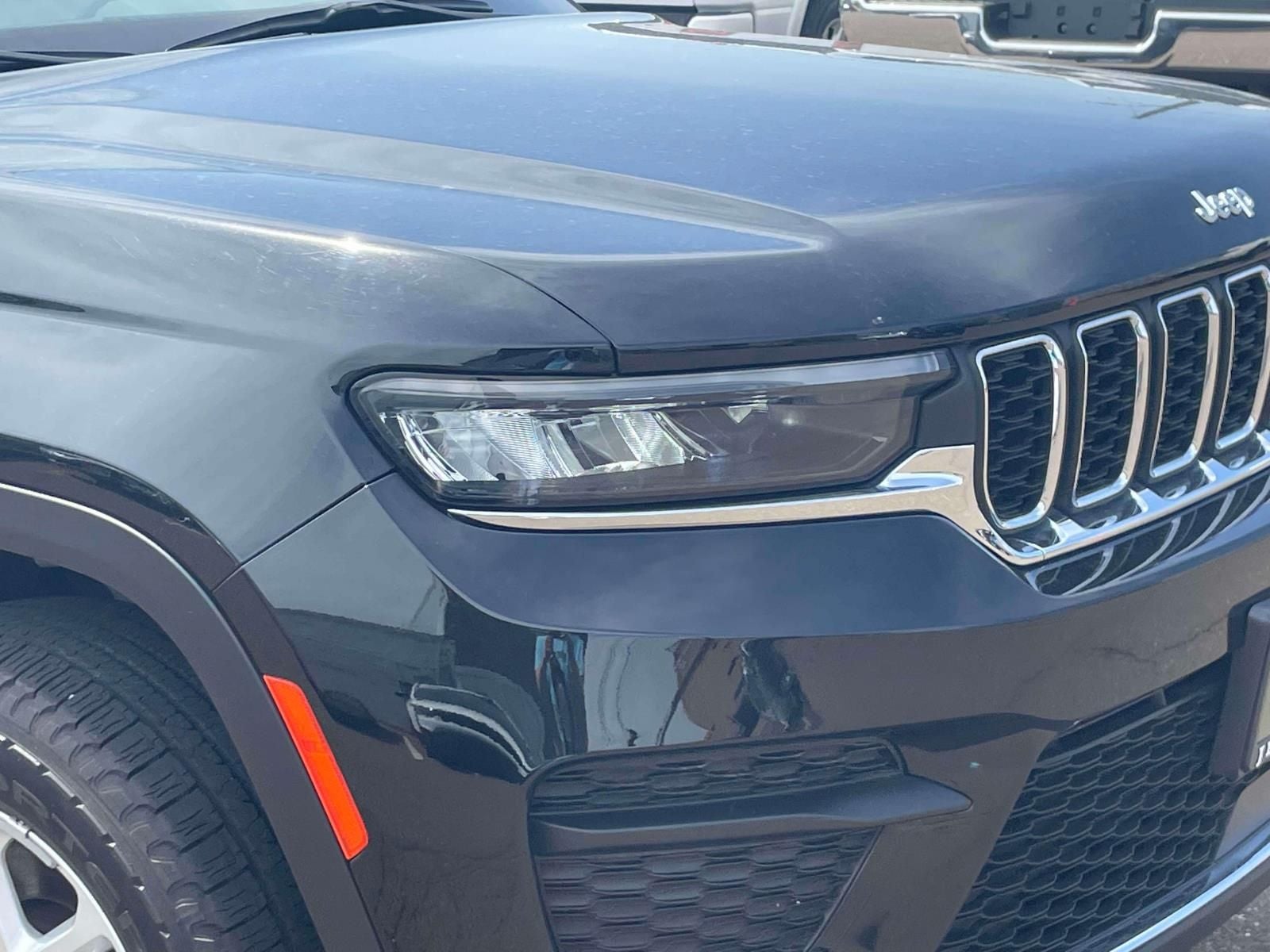 2023 Jeep Grand Cherokee Laredo 4x4