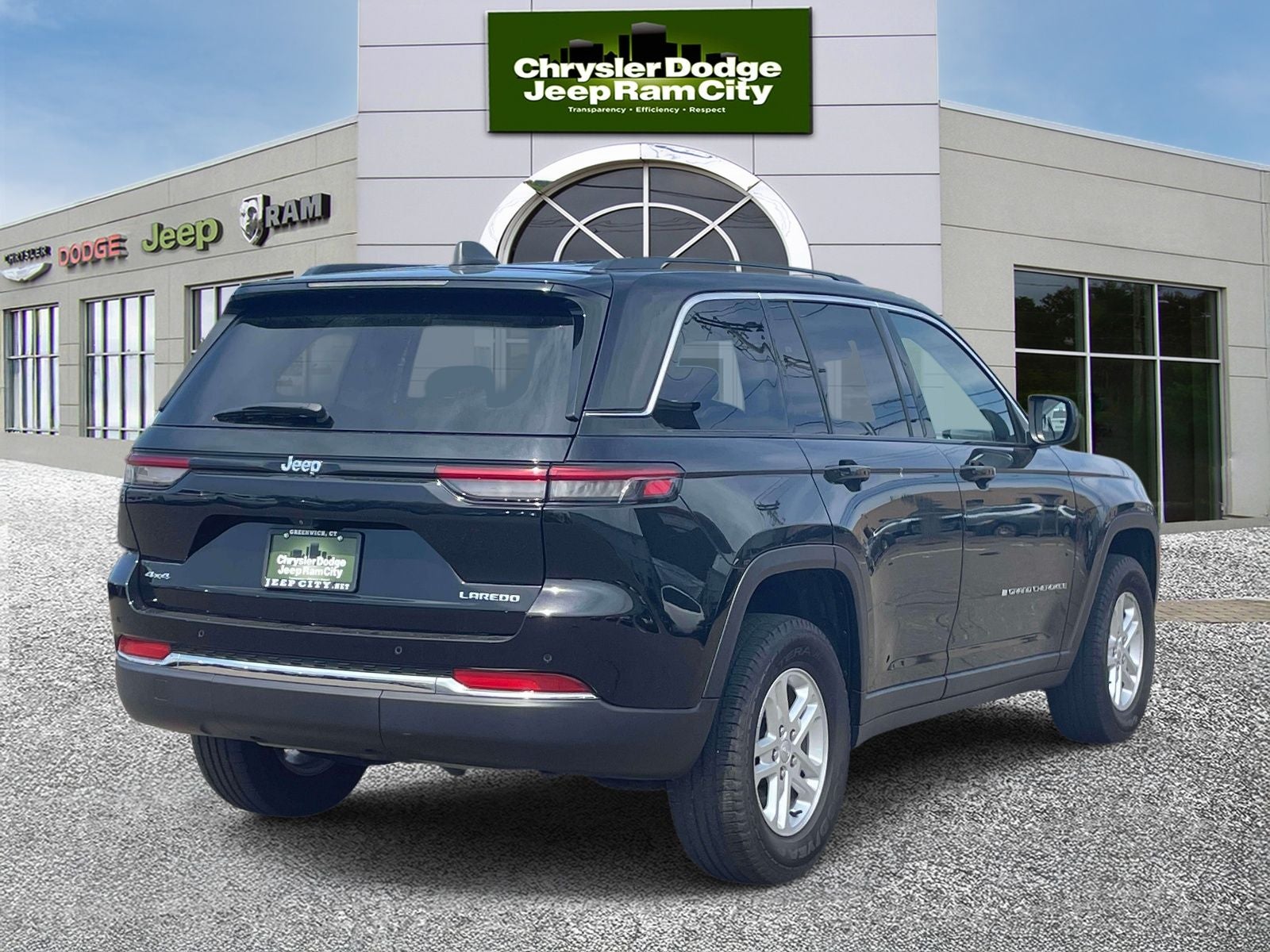 2023 Jeep Grand Cherokee Laredo 4x4
