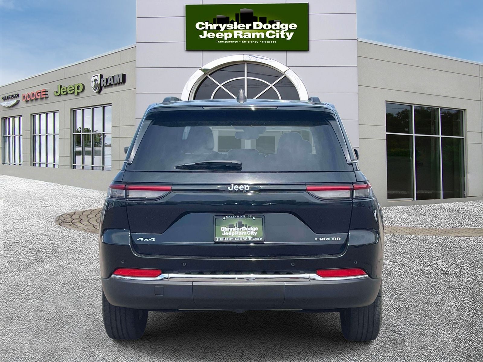 2023 Jeep Grand Cherokee Laredo 4x4