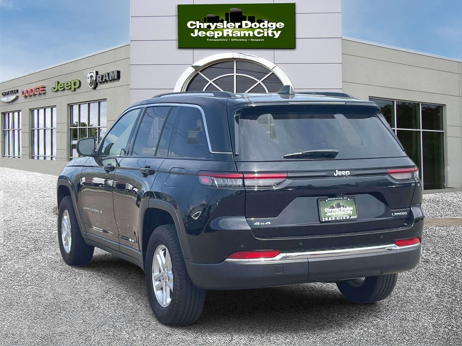 2023 Jeep Grand Cherokee Laredo 4x4
