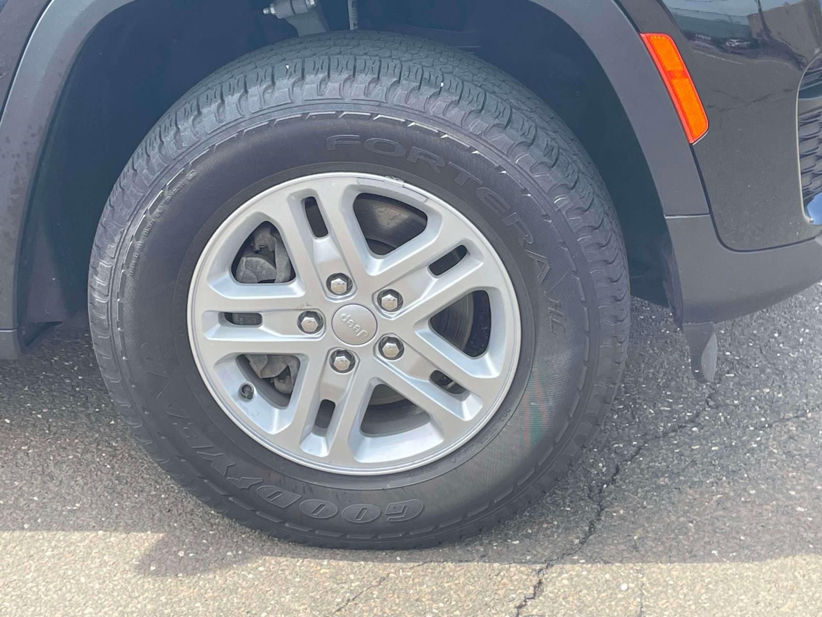 2023 Jeep Grand Cherokee Laredo 4x4