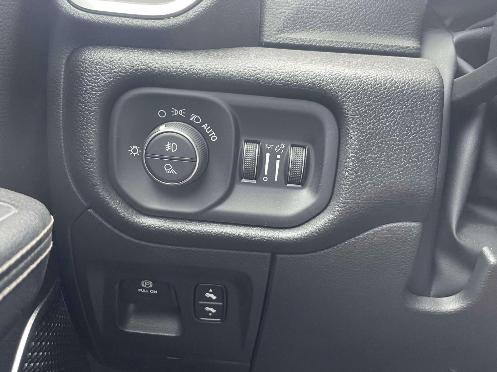 2023 RAM 1500 Laramie Crew Cab 4x4 5'7' Box