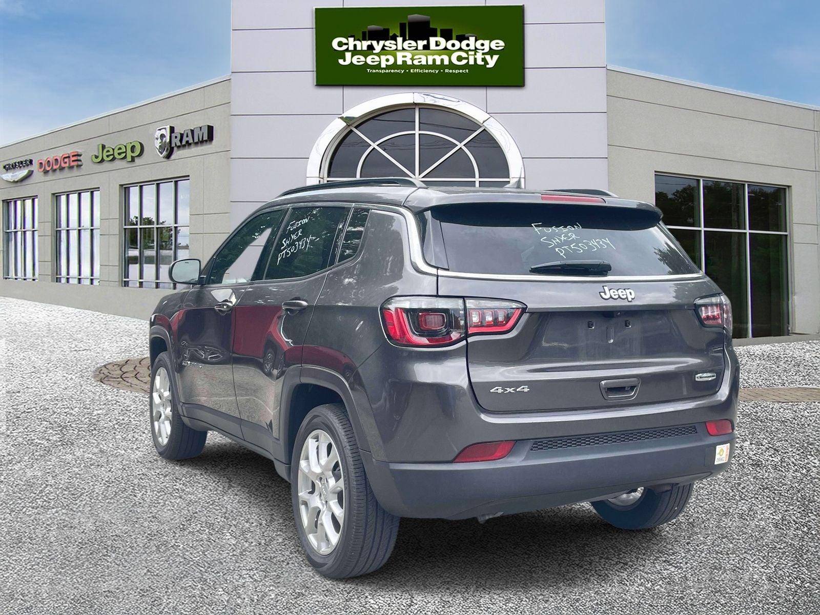 2023 Jeep Compass Latitude Lux FWD
