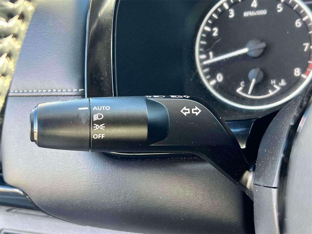 2023 Nissan Pathfinder SV