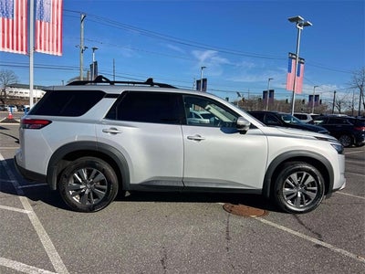 2023 Nissan Pathfinder SV