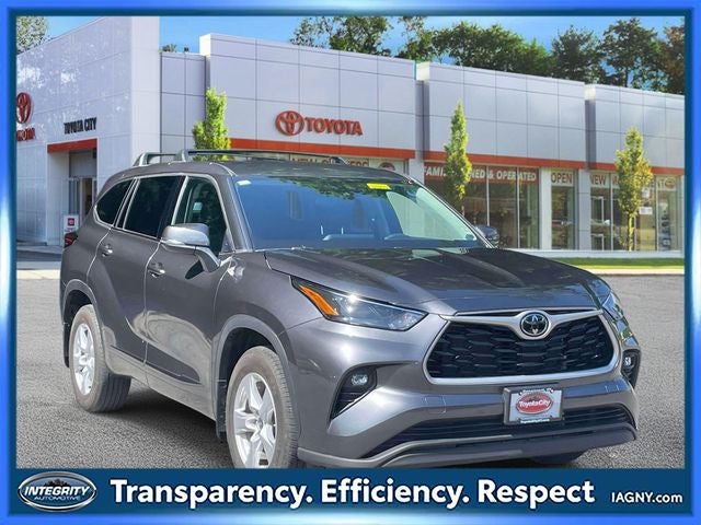 2022 Toyota Highlander LE