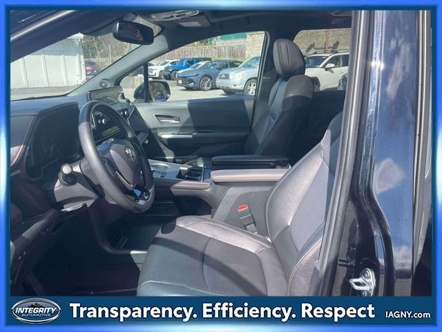 2023 Toyota Sienna XSE 7 Passenger