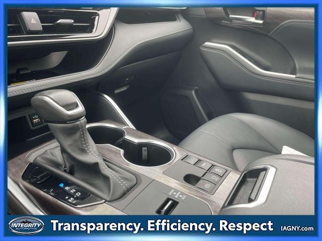 2024 Toyota Highlander Platinum