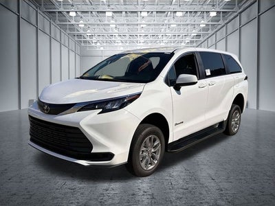2026 Toyota Sienna LE Mobility Van