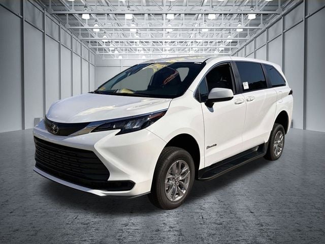 2026 Toyota Sienna LE Mobility Van