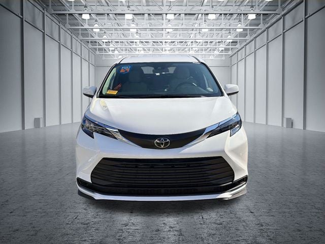 2026 Toyota Sienna LE Mobility Van