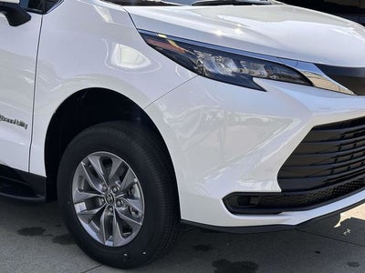 2026 Toyota Sienna LE Mobility Van