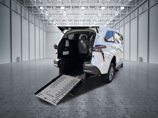 2026 Toyota Sienna LE Mobility Van