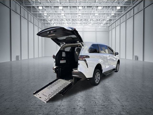 2026 Toyota Sienna LE Mobility Van
