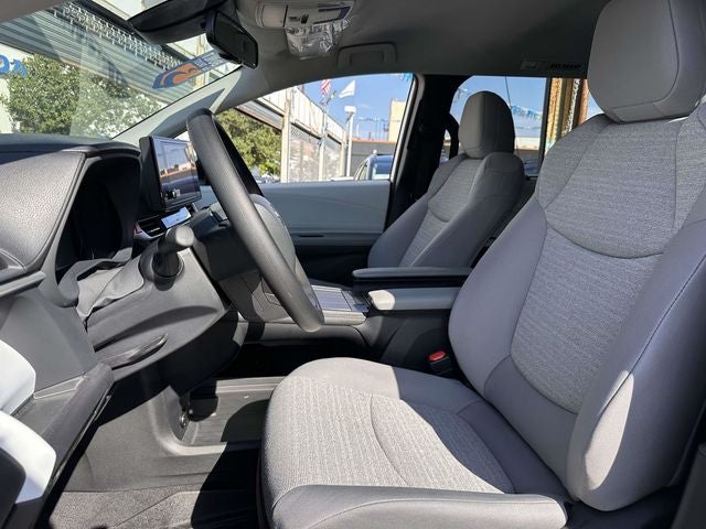 2026 Toyota Sienna LE Mobility Van