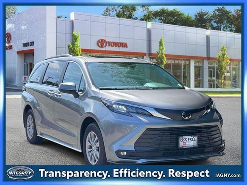 2026 Toyota Sienna XLE 8 Passenger