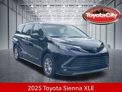 2025 Toyota Sienna XLE 8 Passenger