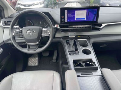 2025 Toyota Sienna XLE 8 Passenger