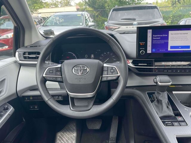 2025 Toyota Sienna XLE 8 Passenger