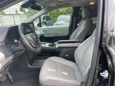 2025 Toyota Sienna XLE 8 Passenger